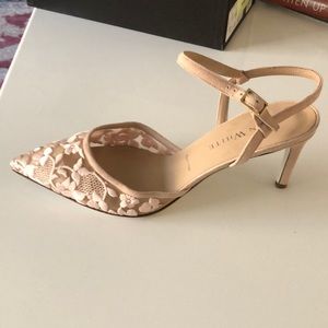 Embroidered blush Ron White shoe